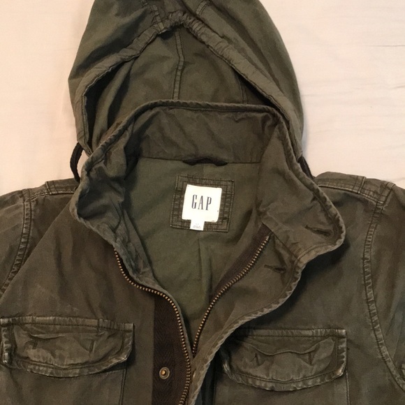 A casual jacket for men. Great item if you are looking for military-look style. - Picture 3 of 5